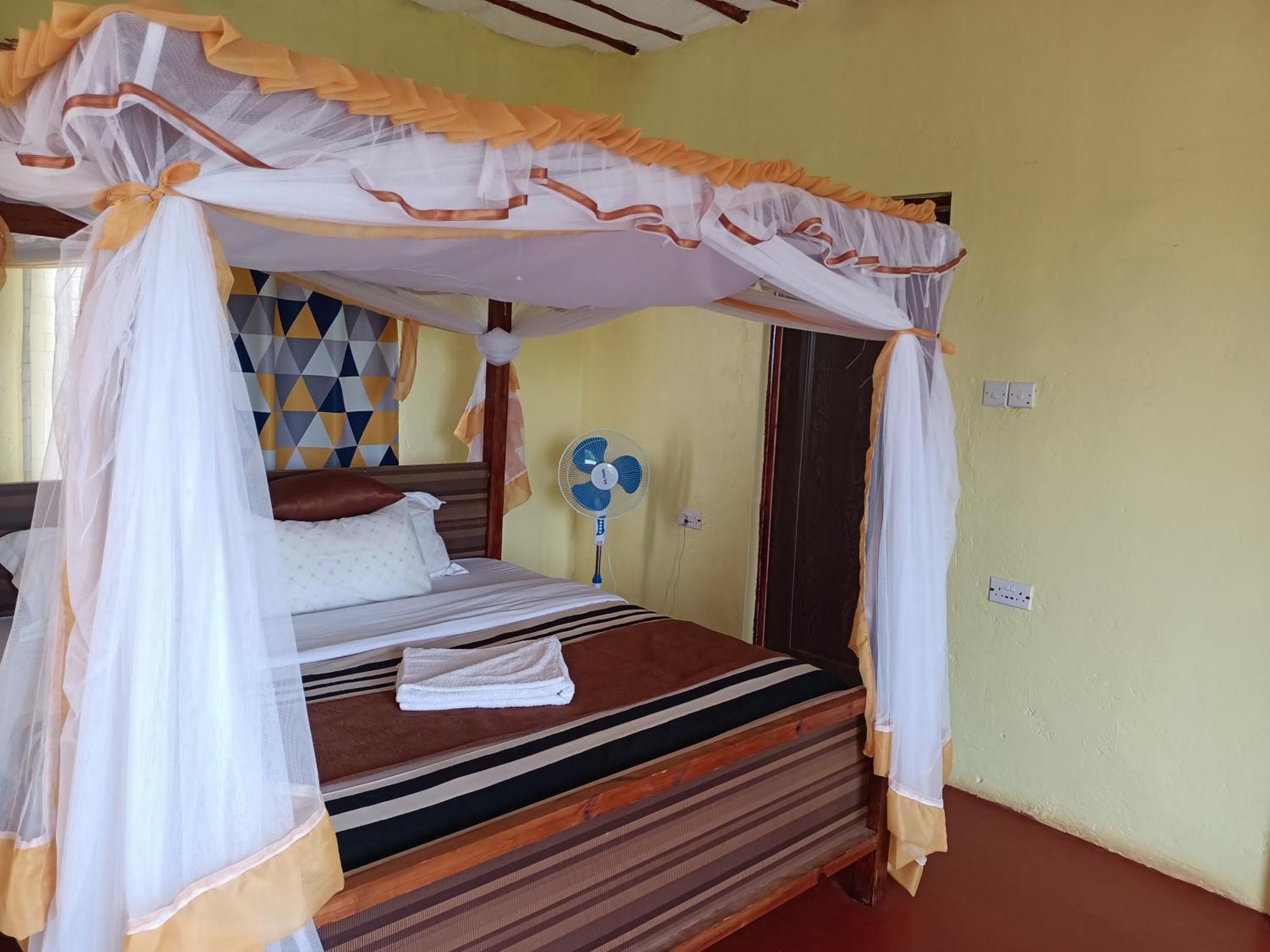 Tausa Tsavo Eco Lodge Voi Екстериор снимка