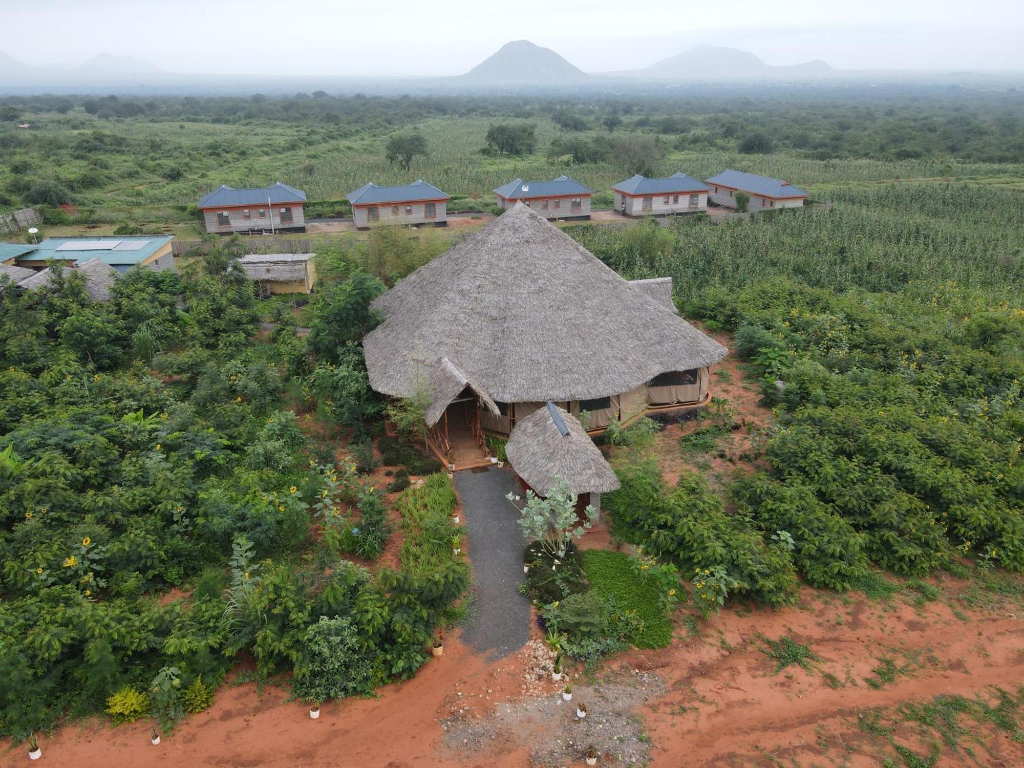 Tausa Tsavo Eco Lodge Voi Екстериор снимка