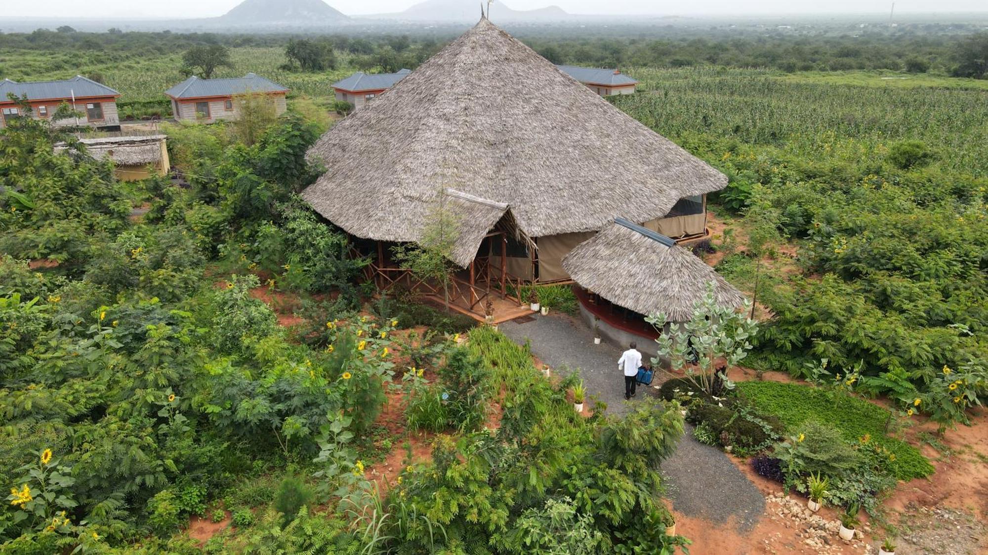 Tausa Tsavo Eco Lodge Voi Екстериор снимка