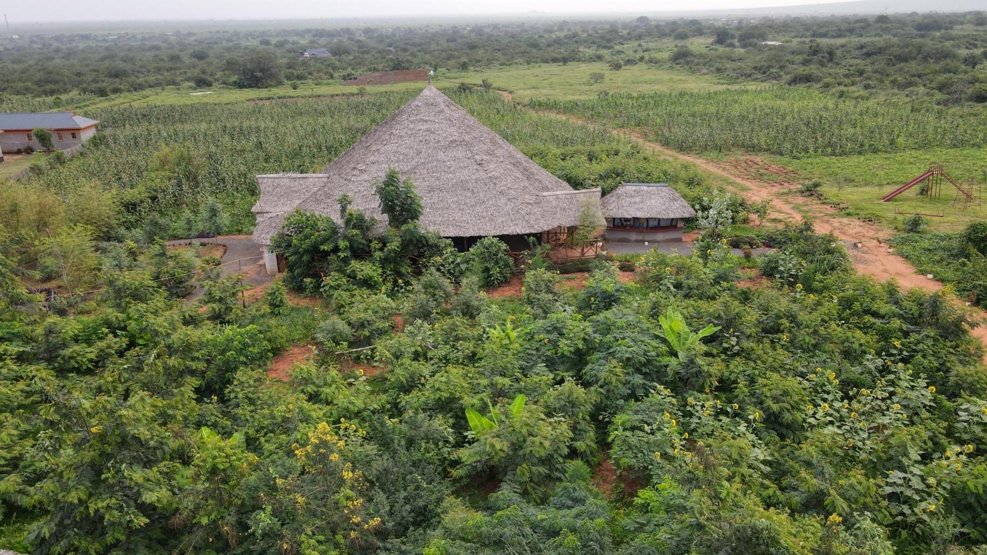 Tausa Tsavo Eco Lodge Voi Екстериор снимка
