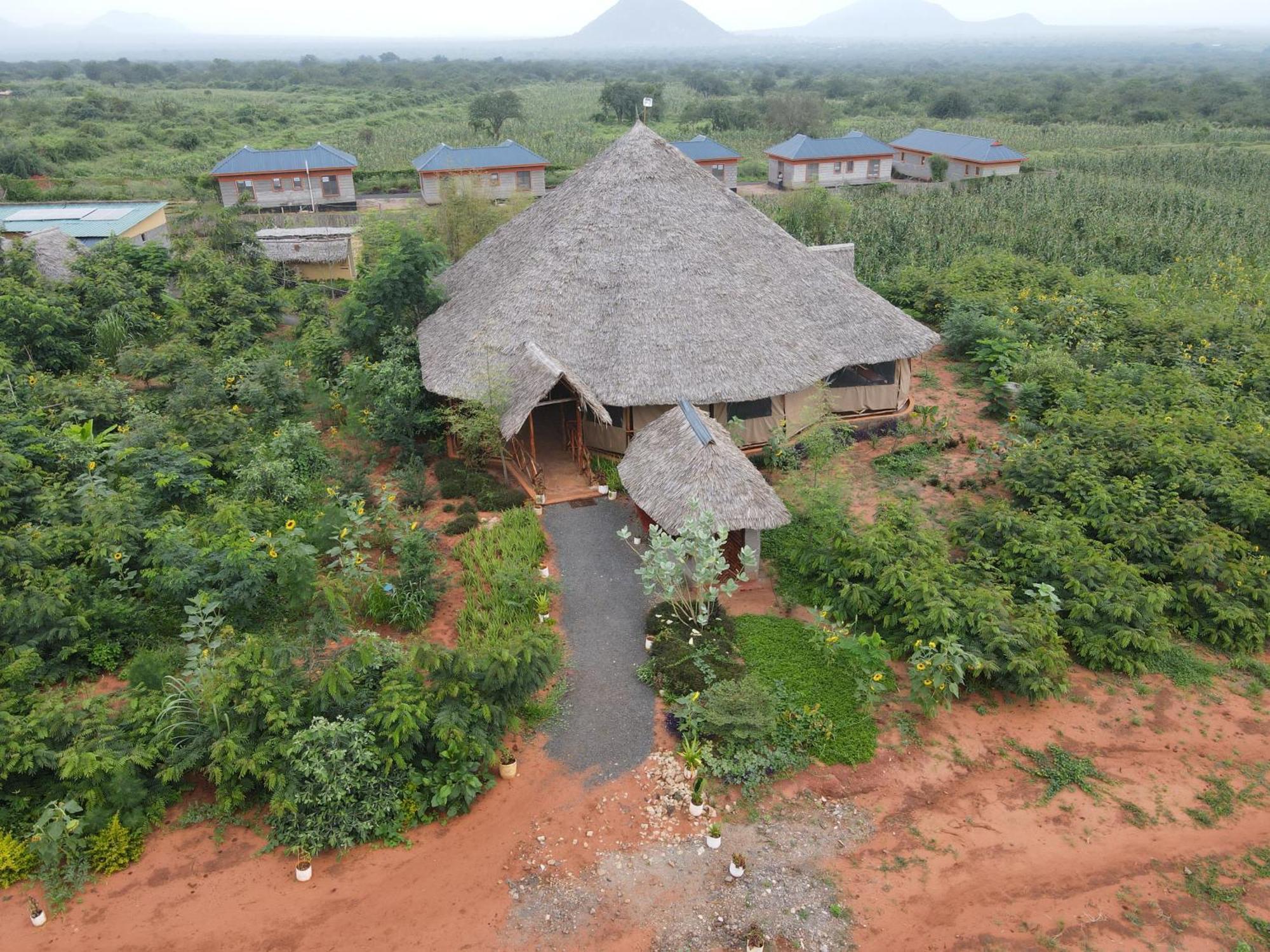 Tausa Tsavo Eco Lodge Voi Екстериор снимка