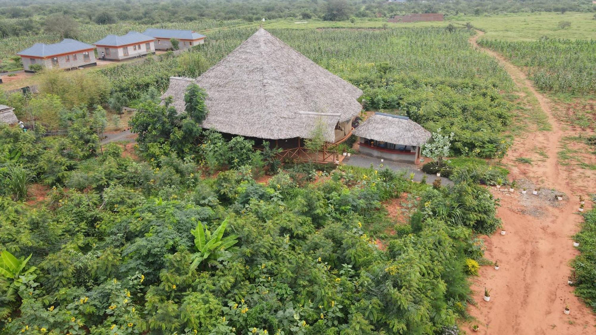 Tausa Tsavo Eco Lodge Voi Екстериор снимка