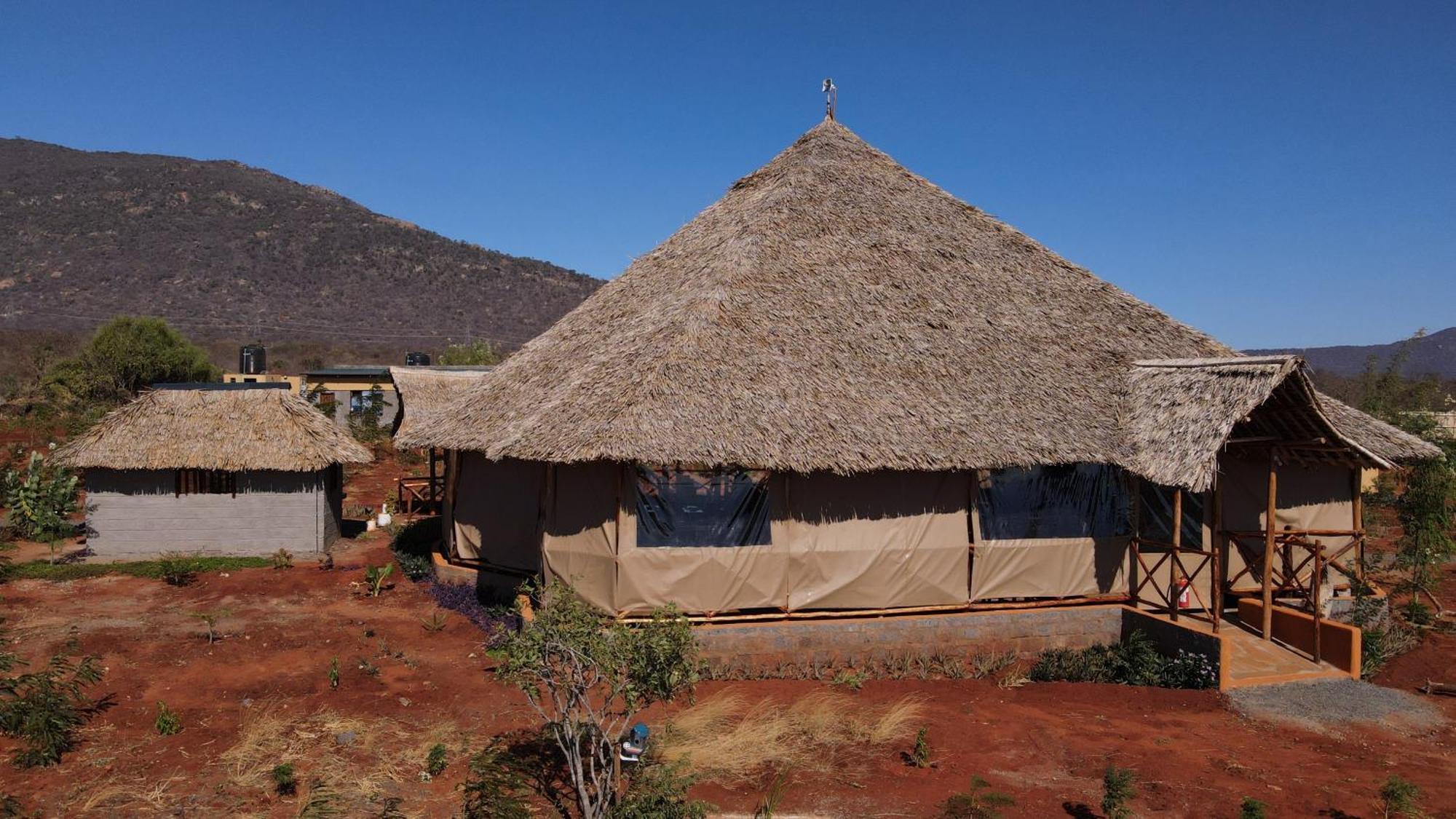 Tausa Tsavo Eco Lodge Voi Екстериор снимка