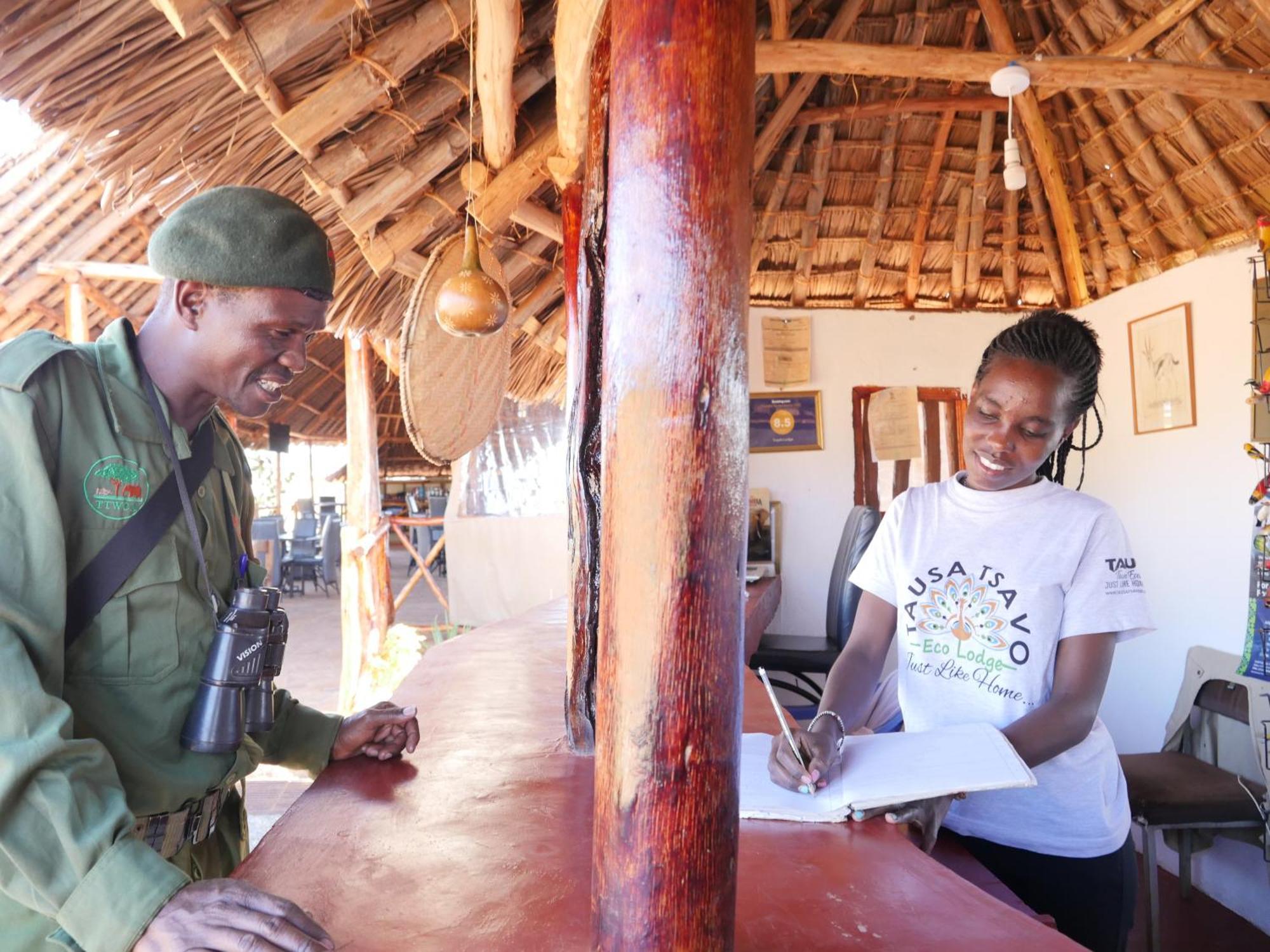 Tausa Tsavo Eco Lodge Voi Екстериор снимка